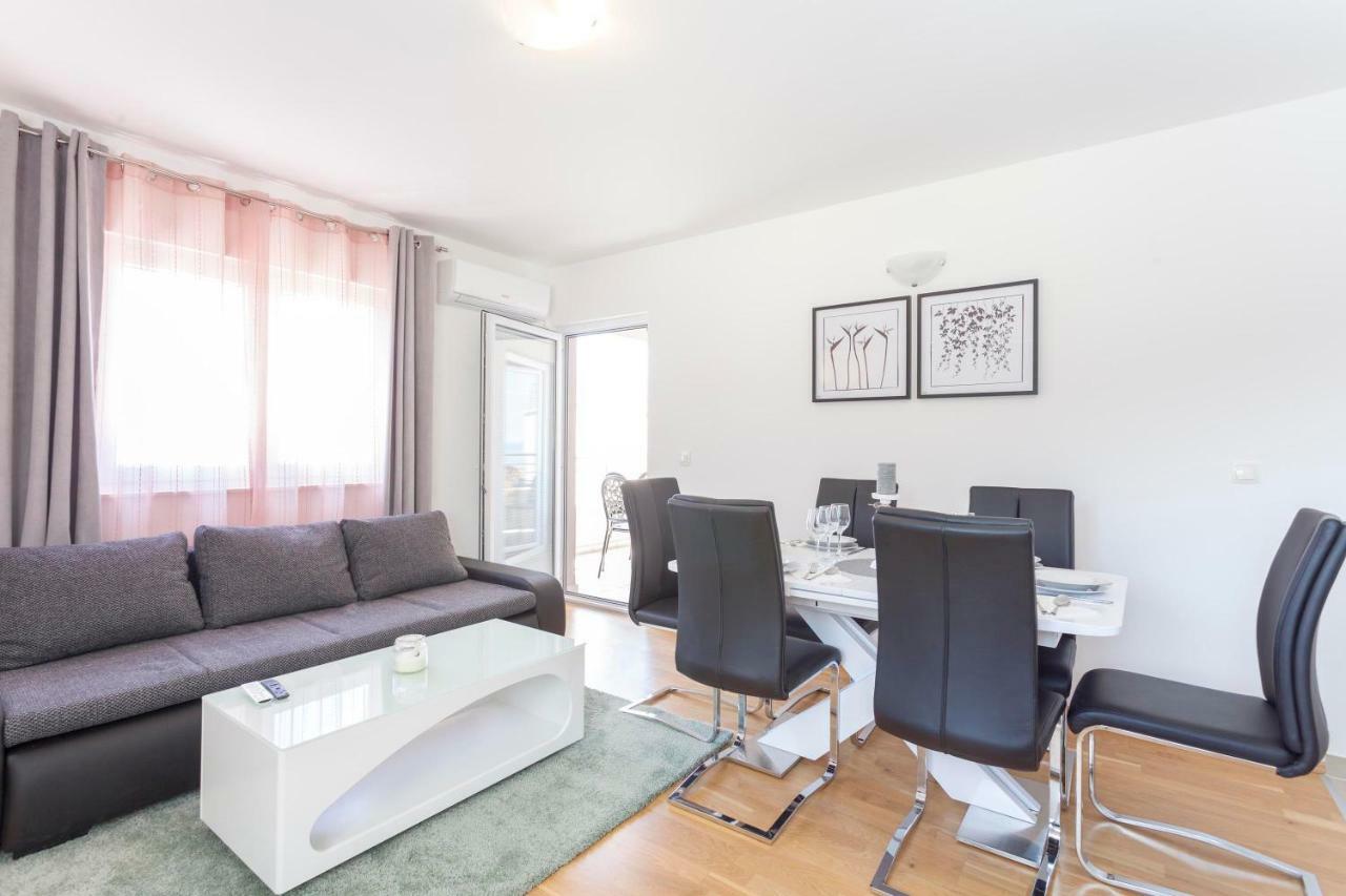 Apartments Dora Макарска Экстерьер фото
